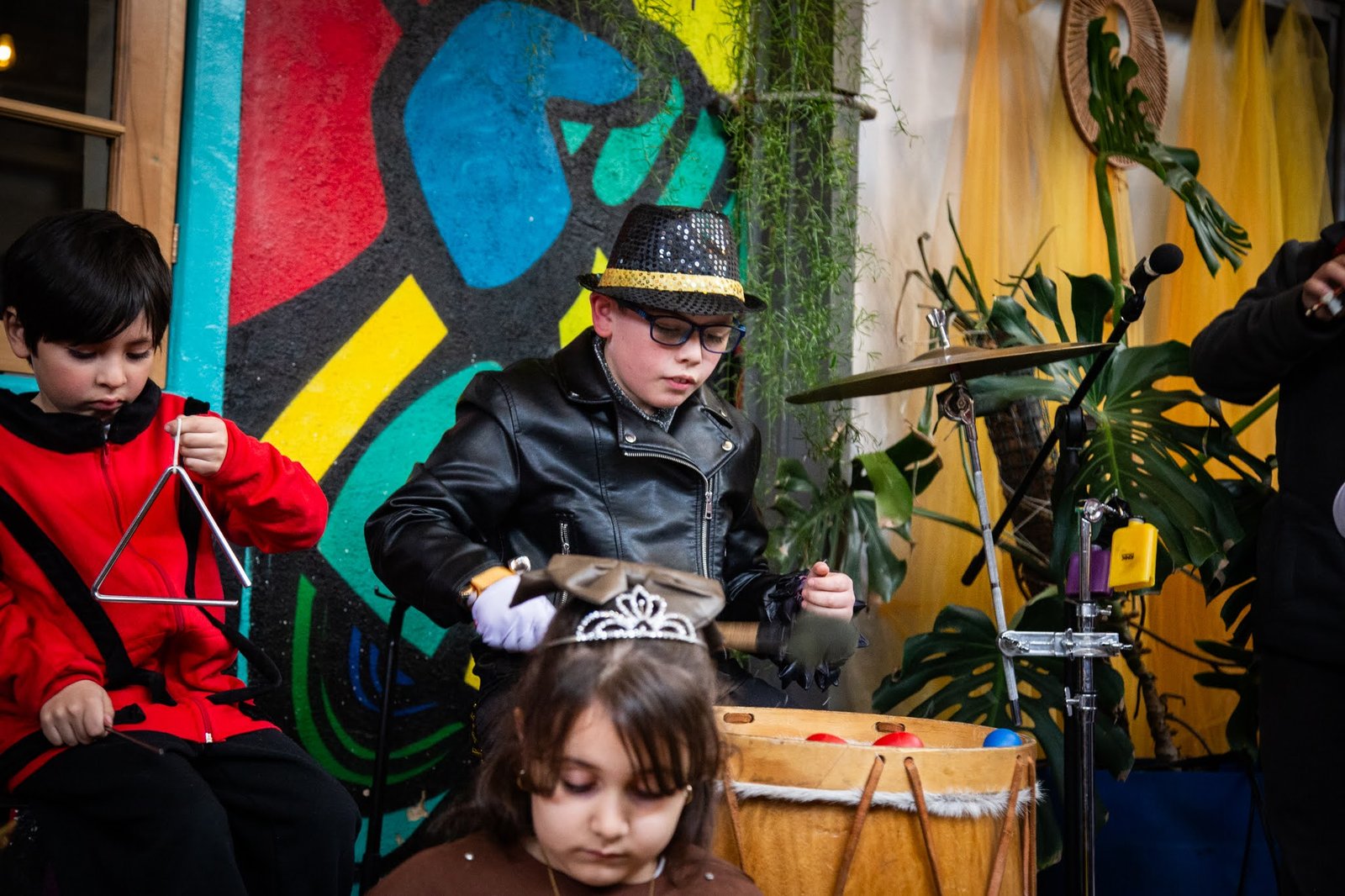 Niños y niñas en el Taller de Exploración Musical Rukamalon