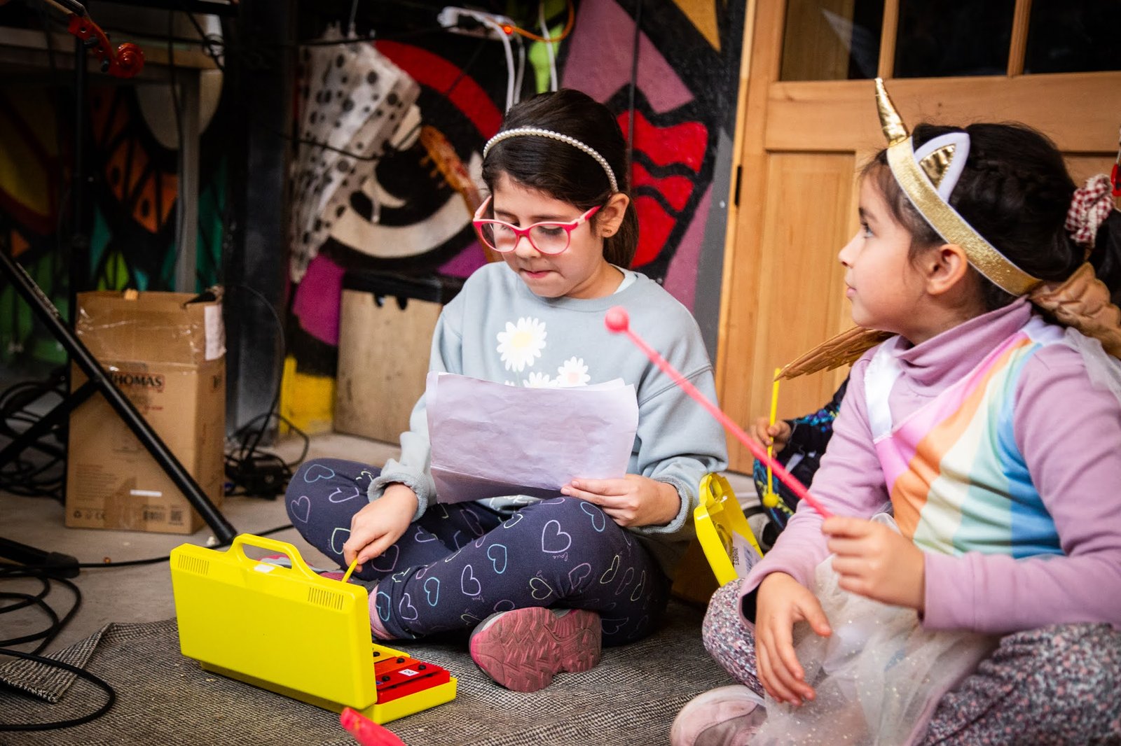 Niños y niñas en el Taller de Exploración Musical Rukamalon