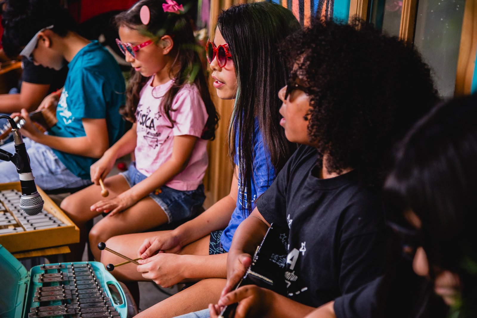 Niños y niñas en el Taller de Exploración Musical Rukamalon