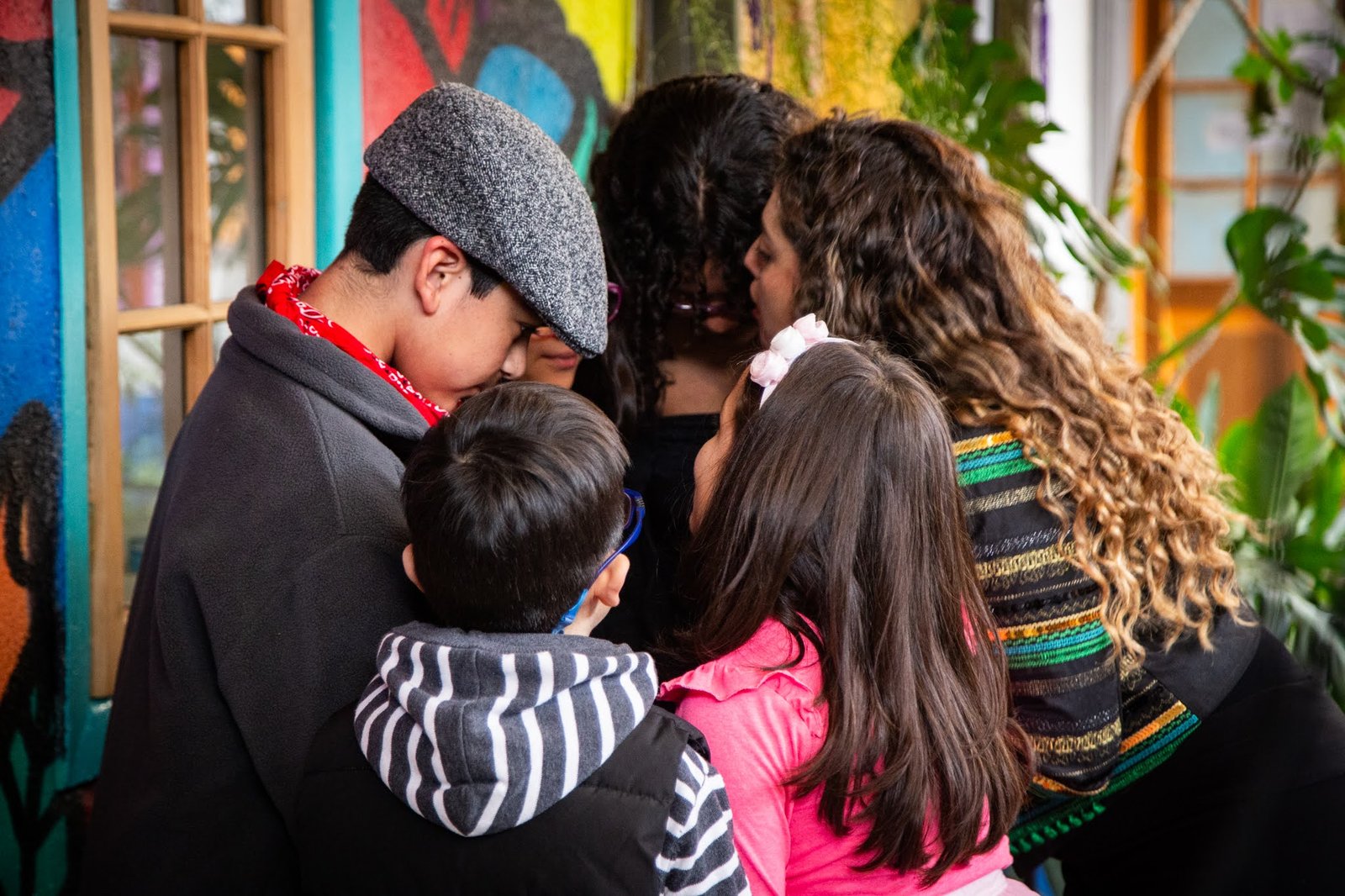 Niñas y niños concentrados en el Taller de Canto Rukamalon