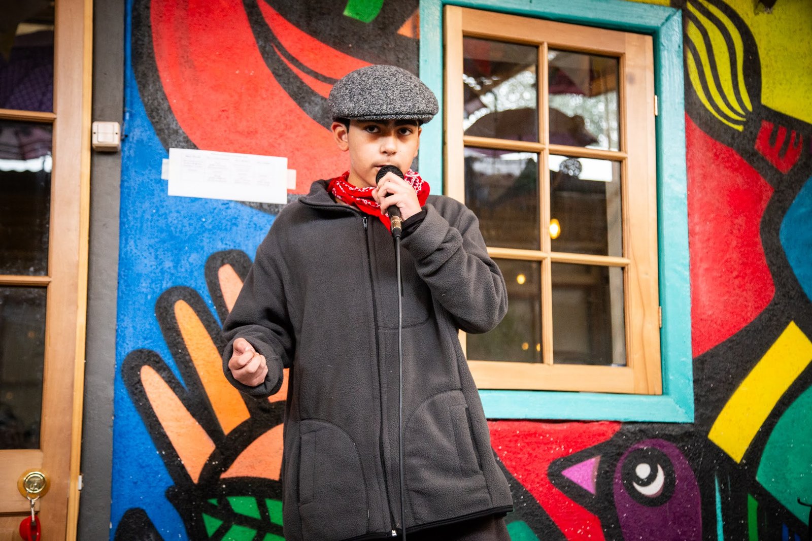 Niño cantando en el Taller de Canto Rukamalon